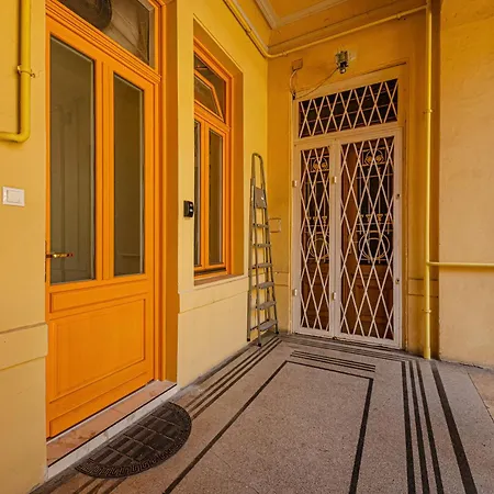 Margaret Bridge Ac Bathtub *