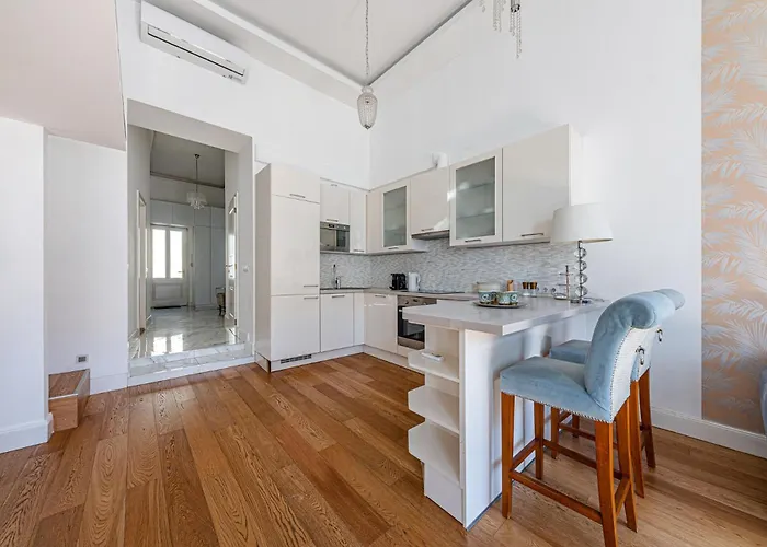 Margaret Bridge Ac Bathtub *